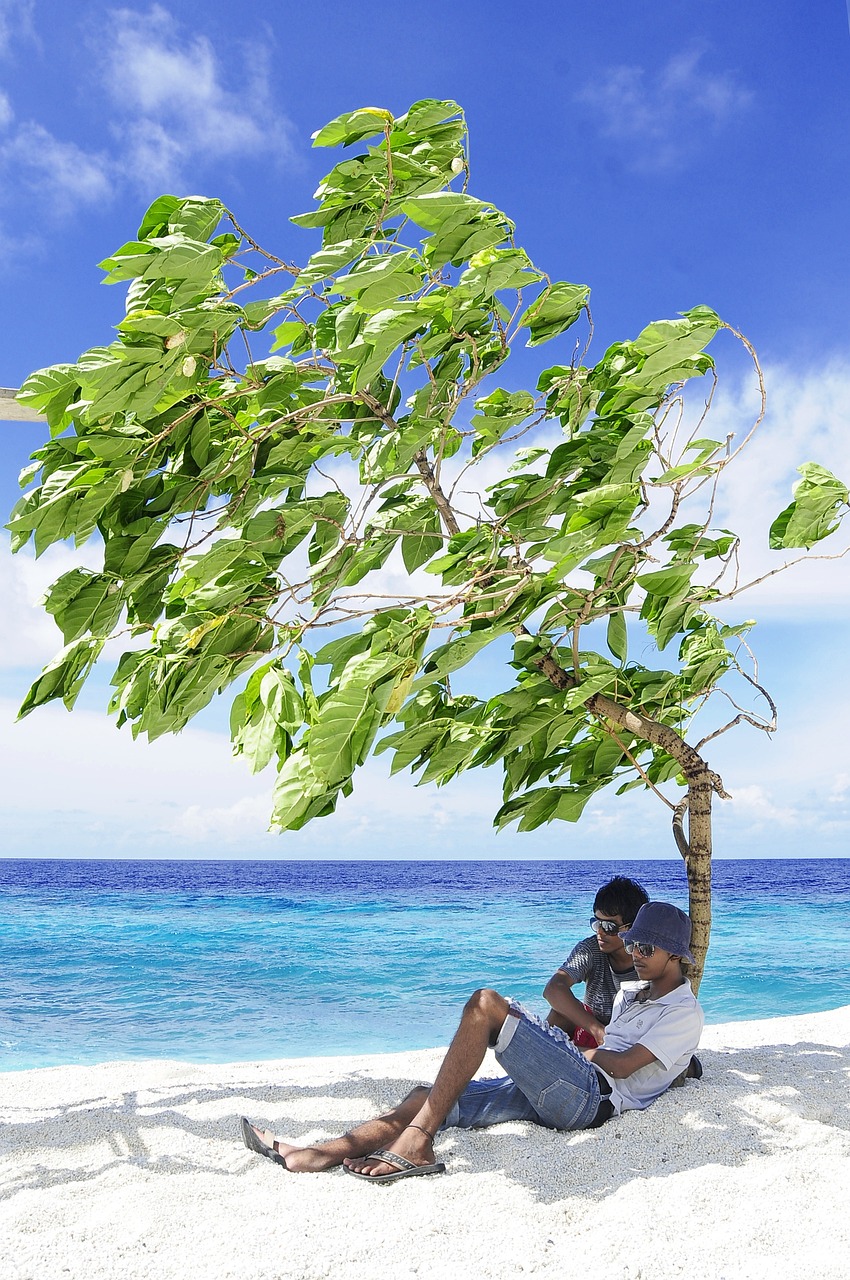 atoll, beach, couple-2178345.jpg